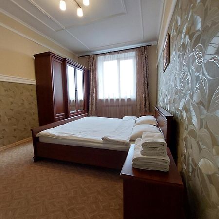 Двокімнатні Апартаменти У Центрі Lutsk Exterior photo